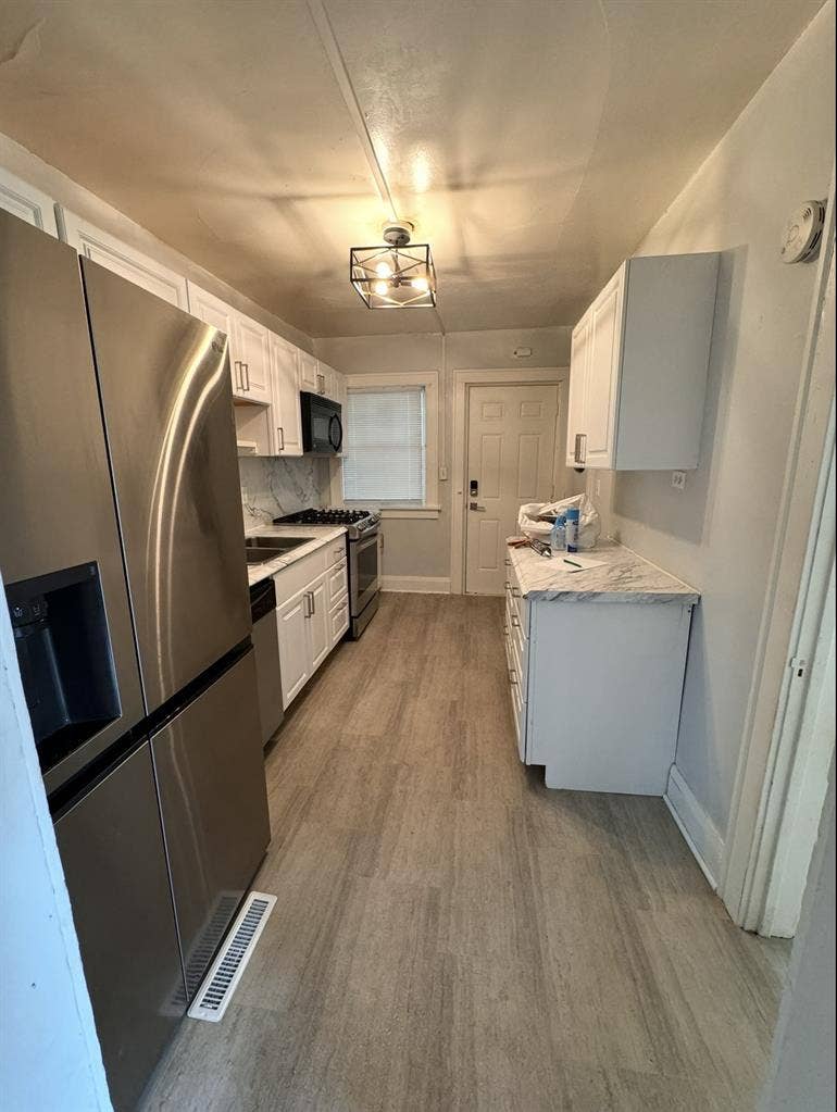 Looking for roommate
