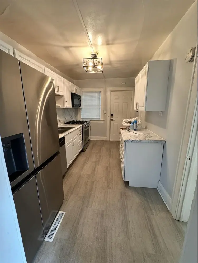 Looking for roommate