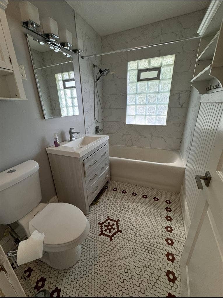 Looking for roommate