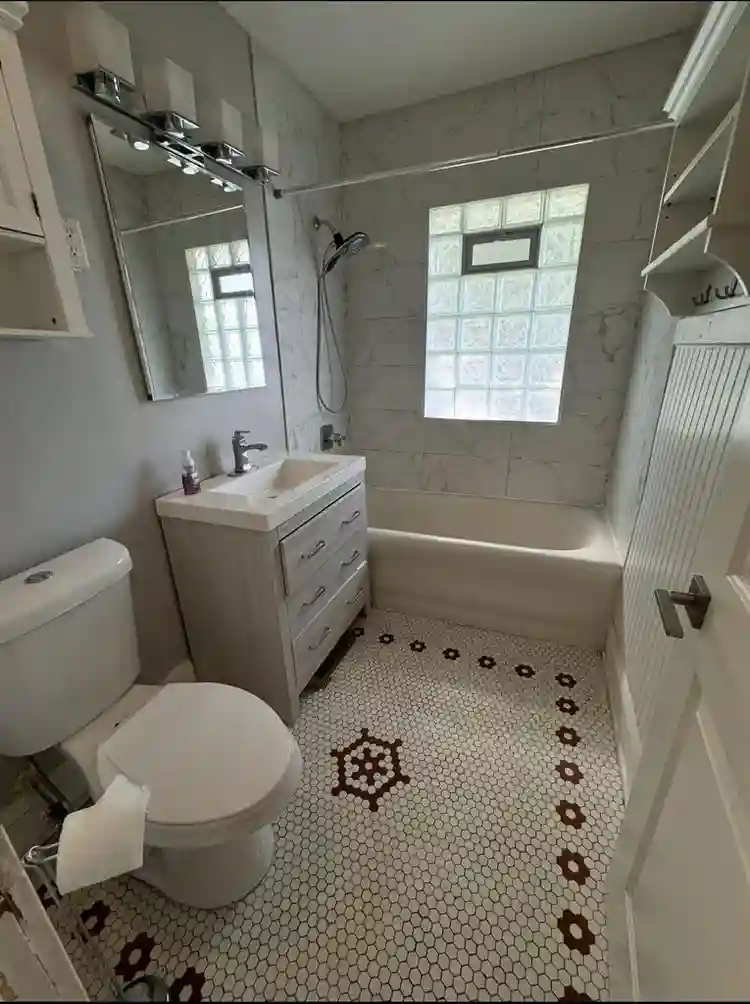 Looking for roommate