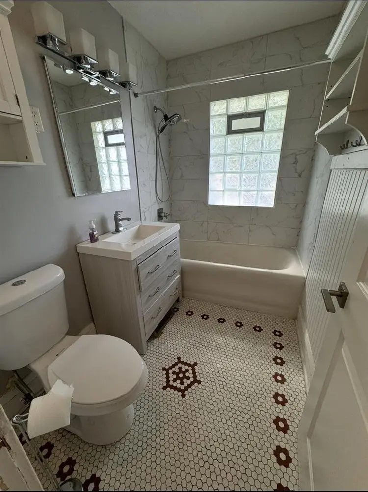 Looking for roommate