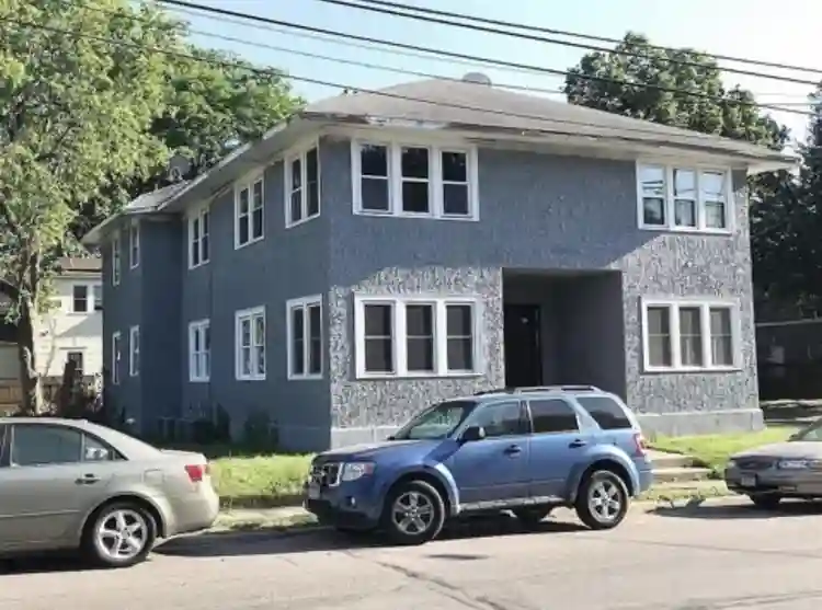 Looking for roommate