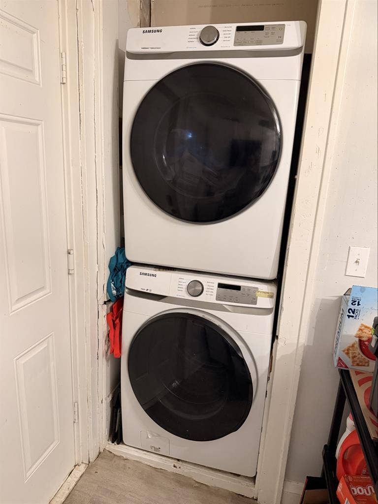 Looking for roommate