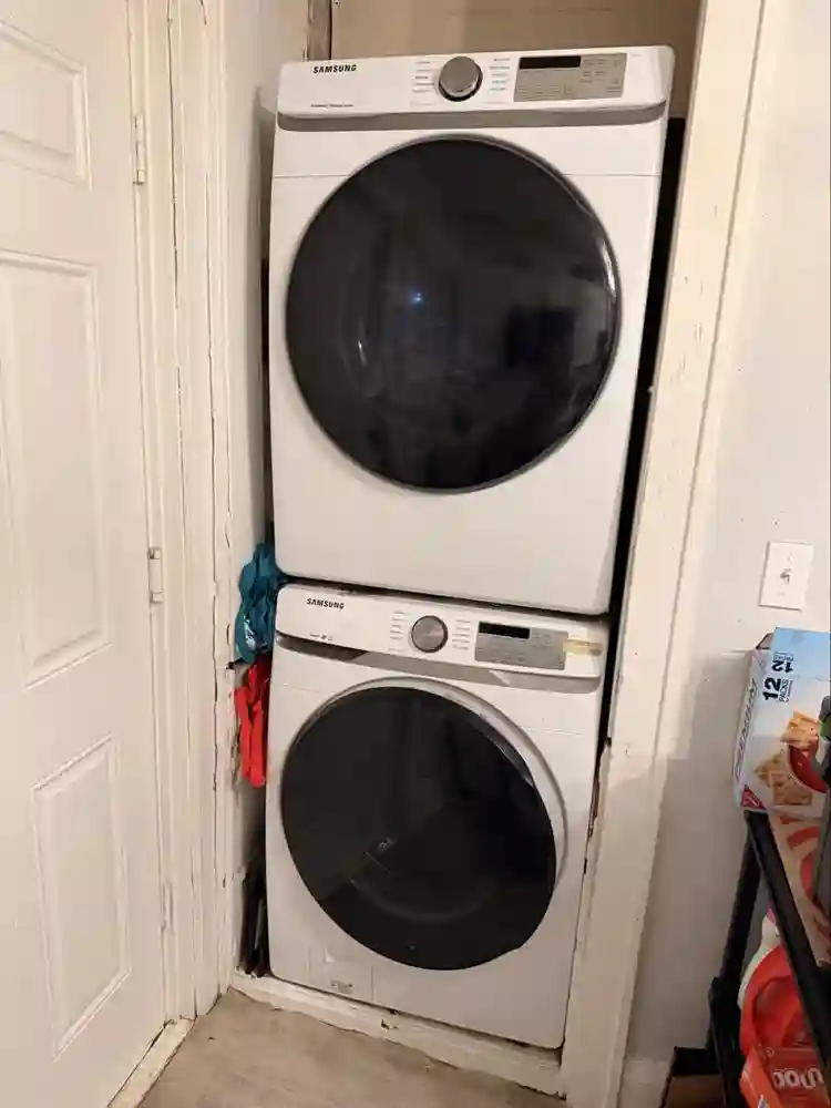 Looking for roommate