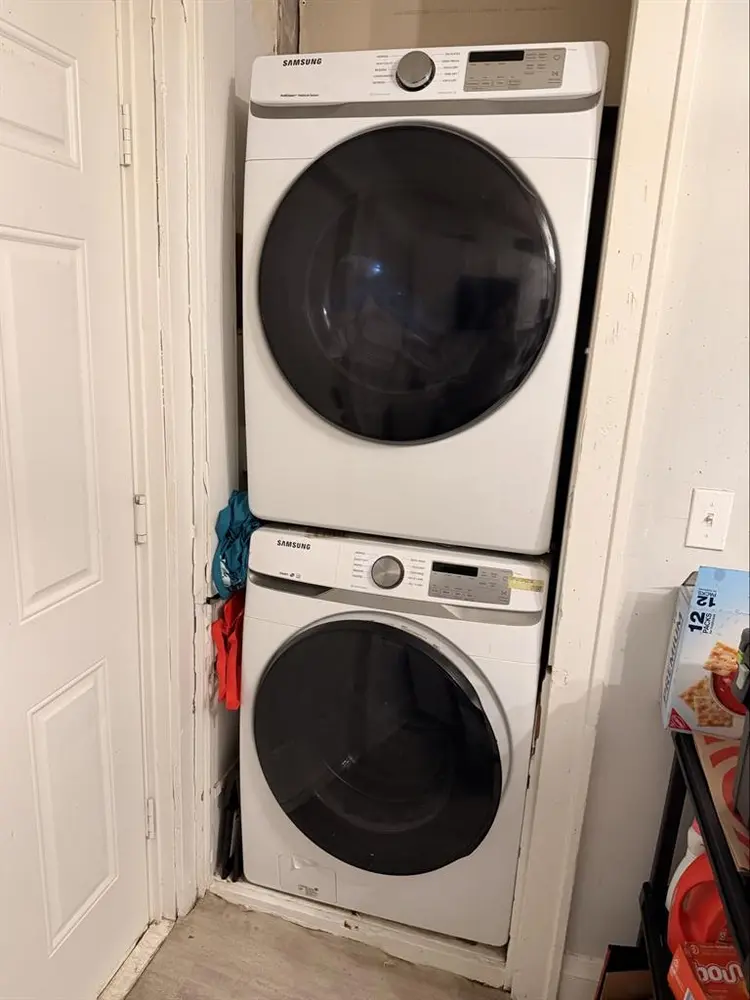 Looking for roommate