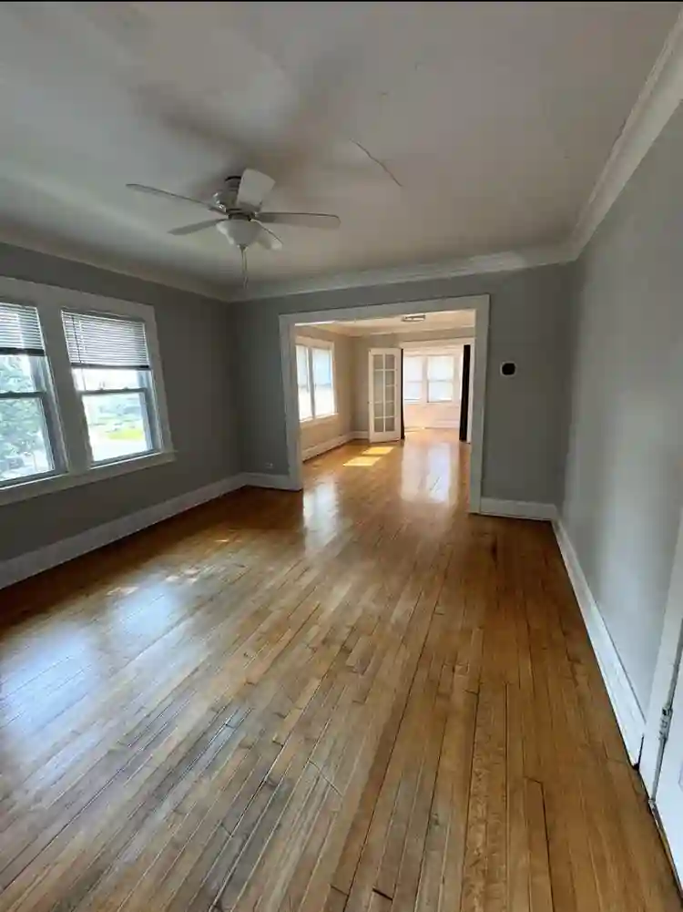 Looking for roommate