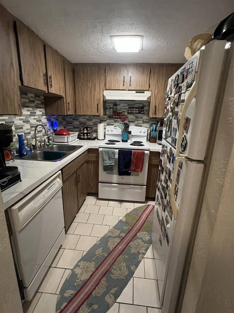 Looking for SOLO roommate!!!