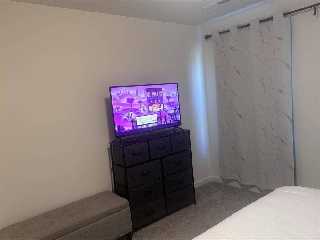 Private room and bath shared living