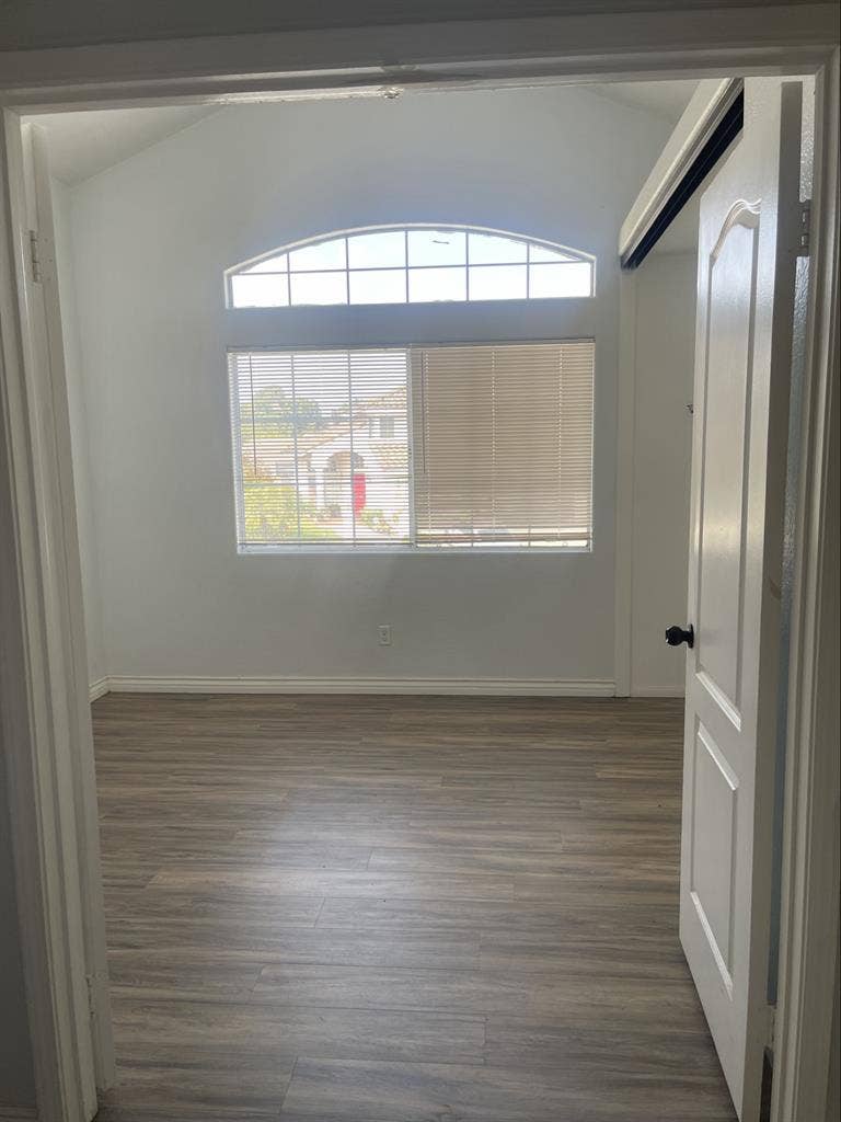High Ceiling Room - Chula Vista