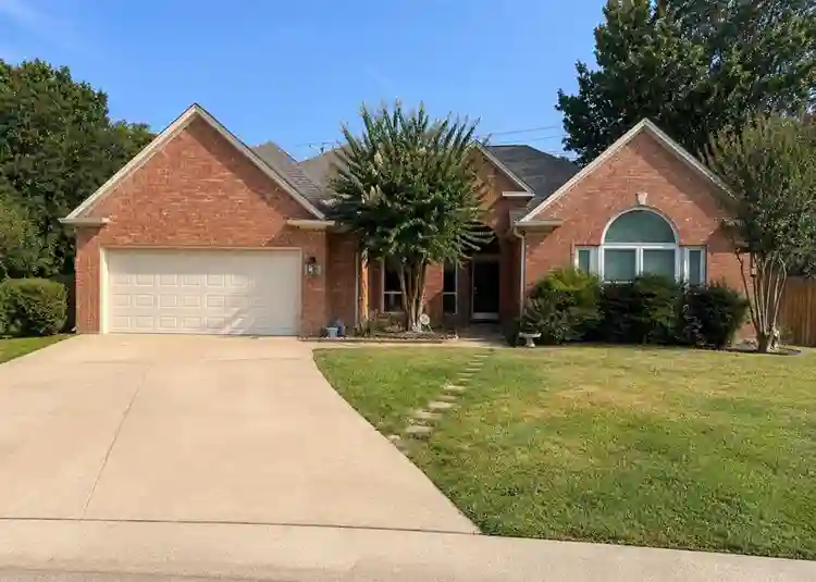 Arlington - GREAT LOCATION!