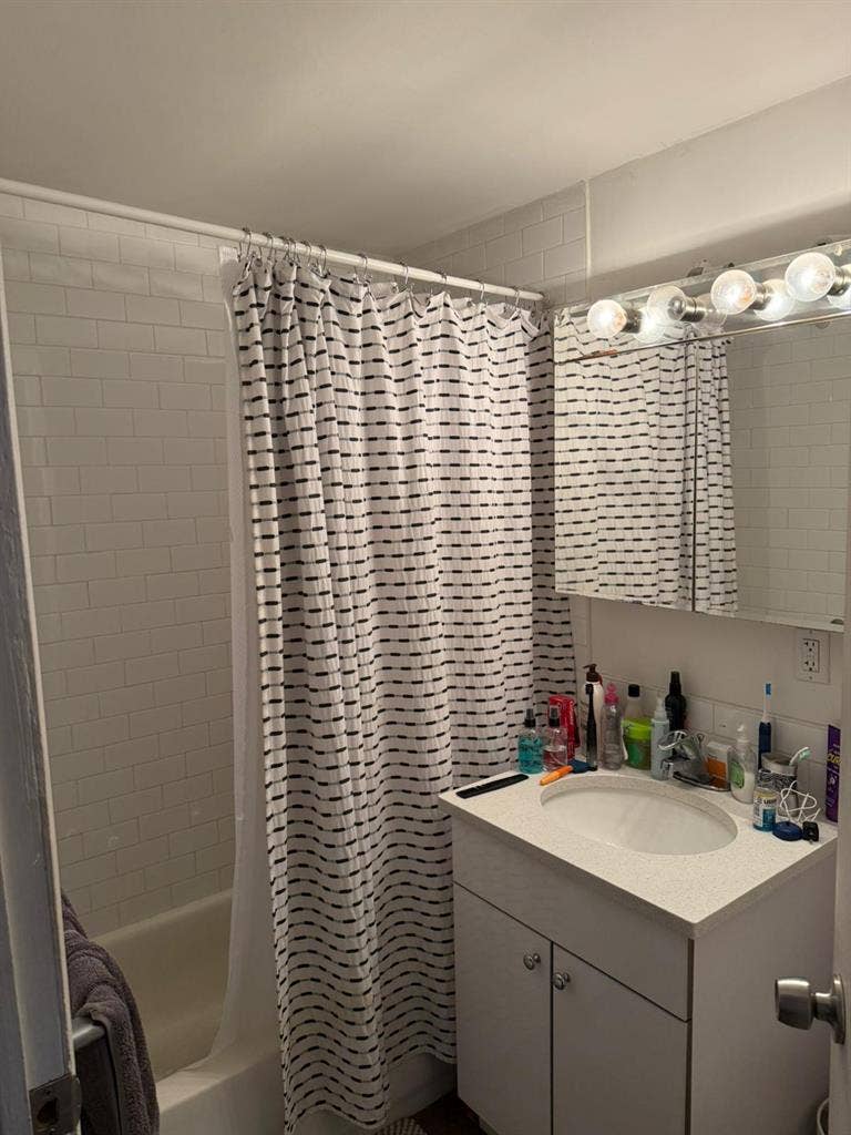 Hell’s Kitchen 2 Bedroomm