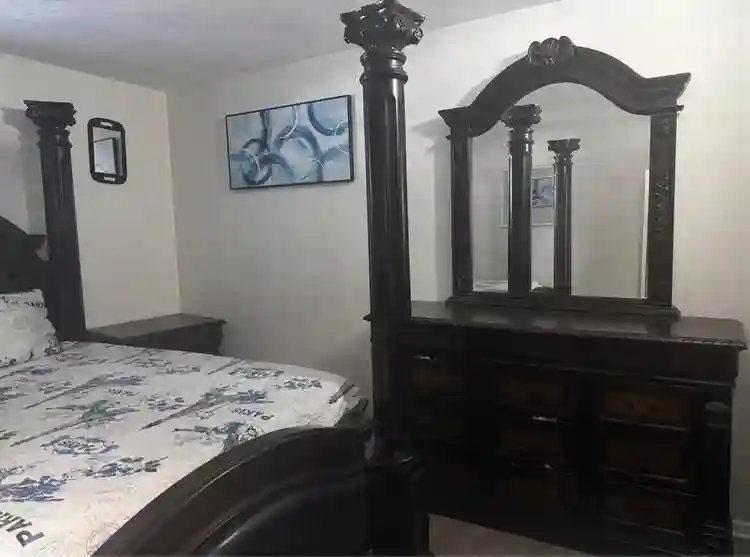 FURNISHED ROOM 33312 AVAILABLE 9/1