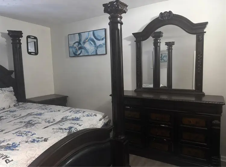 FURNISHED ROOM 33312 AVAILABLE 9/1
