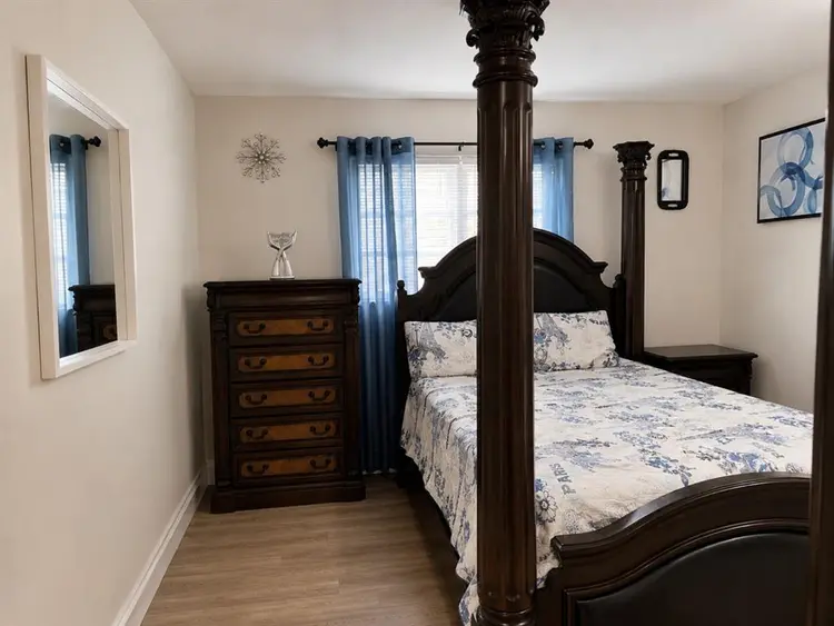 FURNISHED ROOM 33312 AVAILABLE 9/1