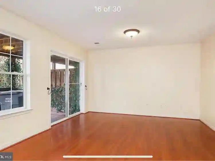 Private room in a 3b2.5b townhouse