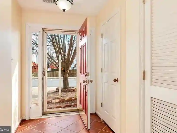 Private room in a 3b2.5b townhouse