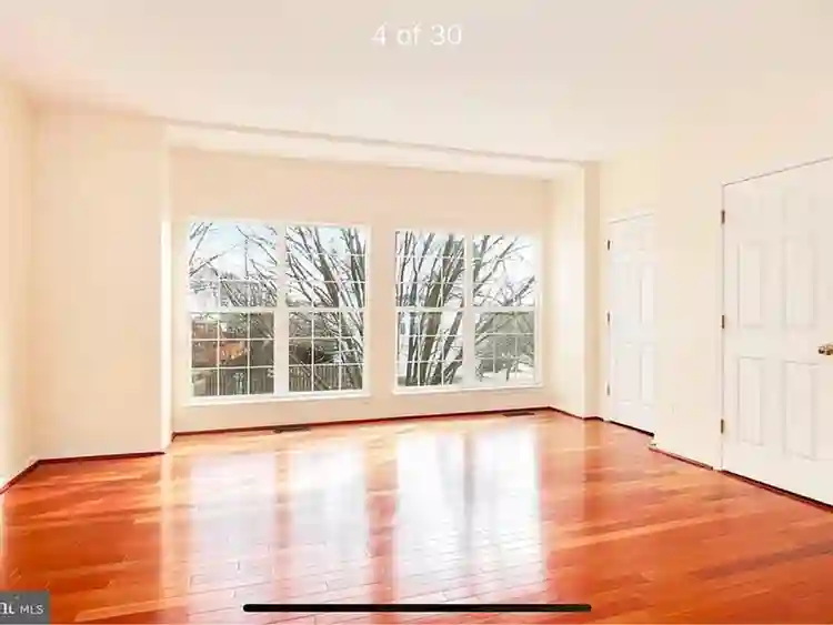 Private room in a 3b2.5b townhouse