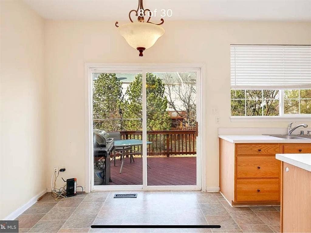 Private room in a 3b2.5b townhouse