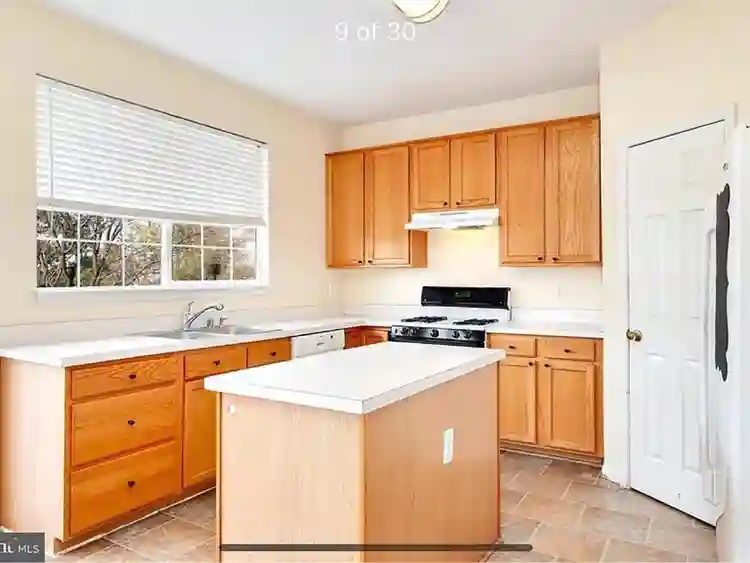 Private room in a 3b2.5b townhouse