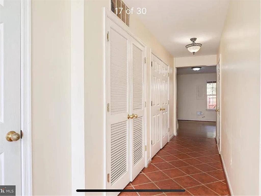 Private room in a 3b2.5b townhouse