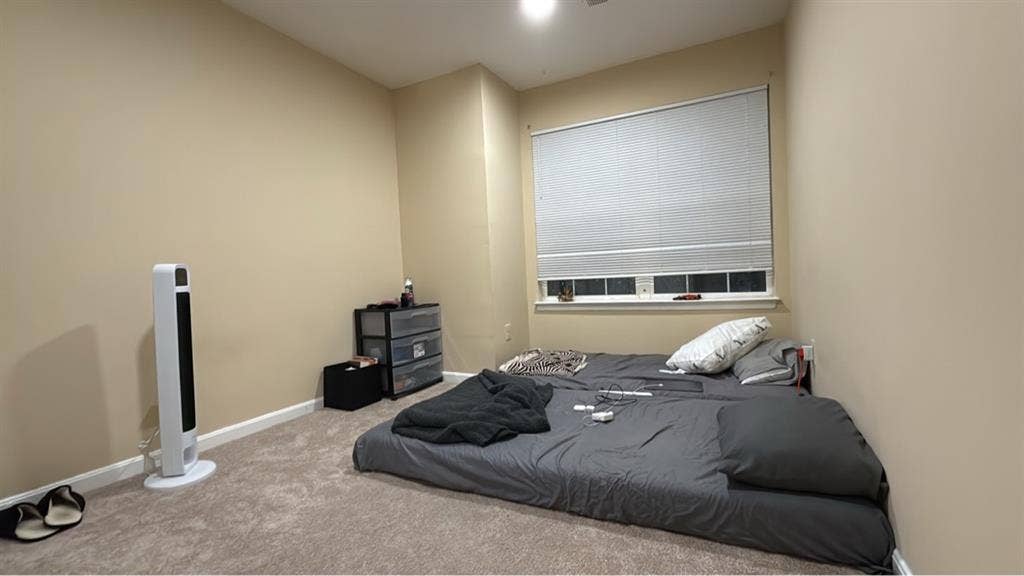 Private room in a 3b2.5b townhouse