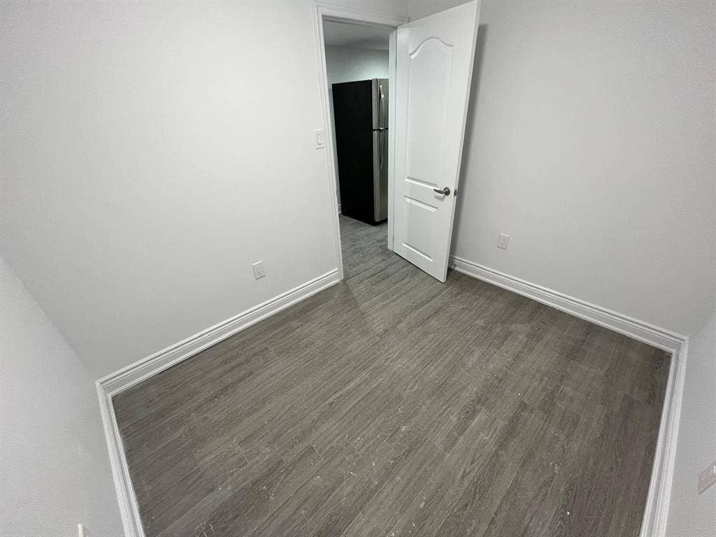 2 bed, 2 bath basement from 1sep