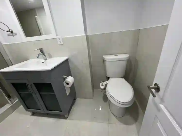 2 bed, 2 bath basement from 1sep