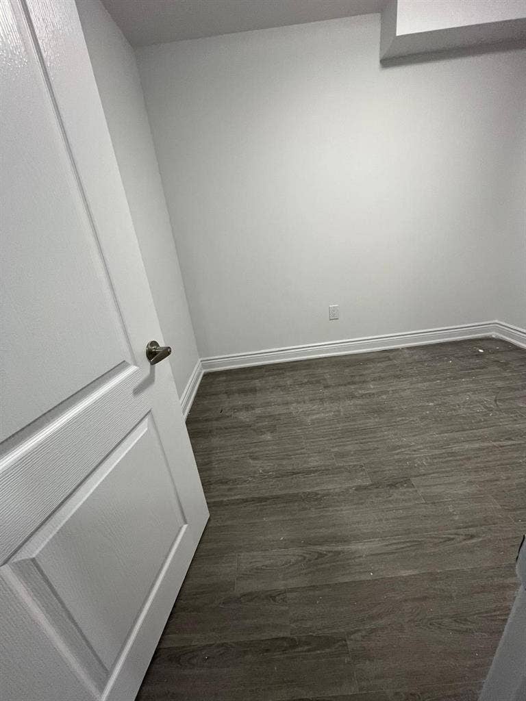2 bed, 2 bath basement from 1sep