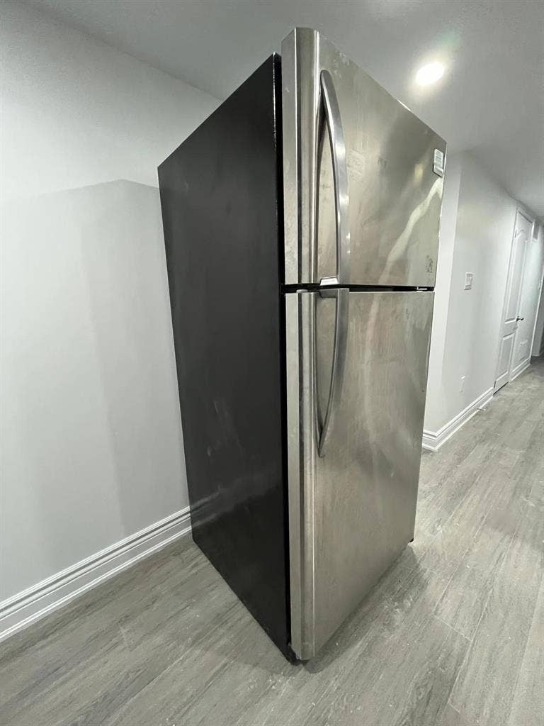 2 bed, 2 bath basement from 1sep