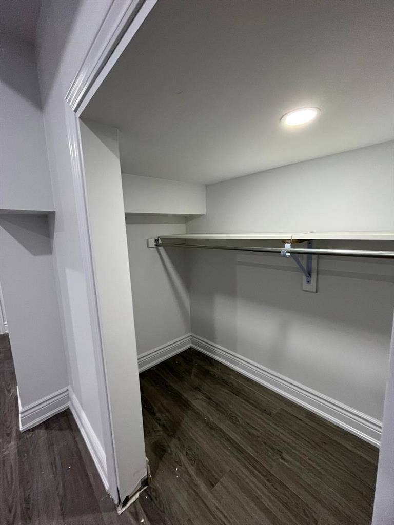 2 bed, 2 bath basement from 1sep