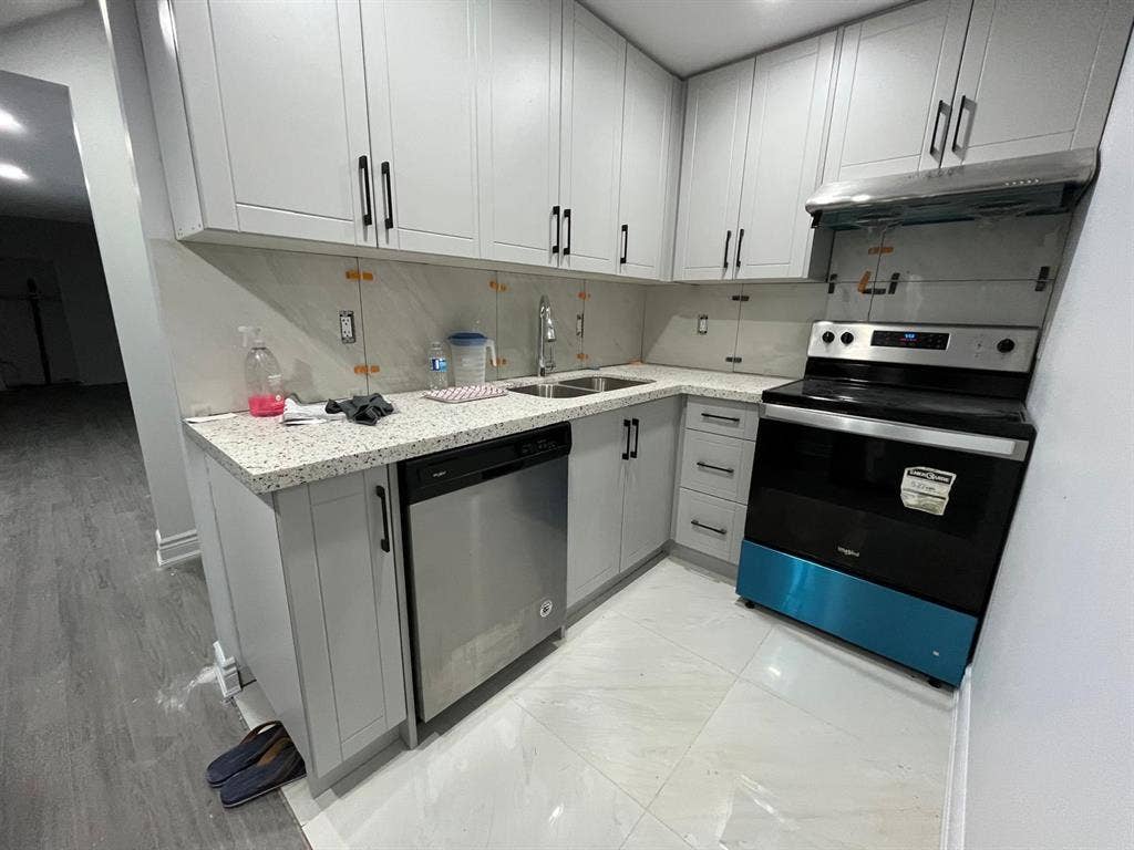 2 bed, 2 bath basement from 1sep