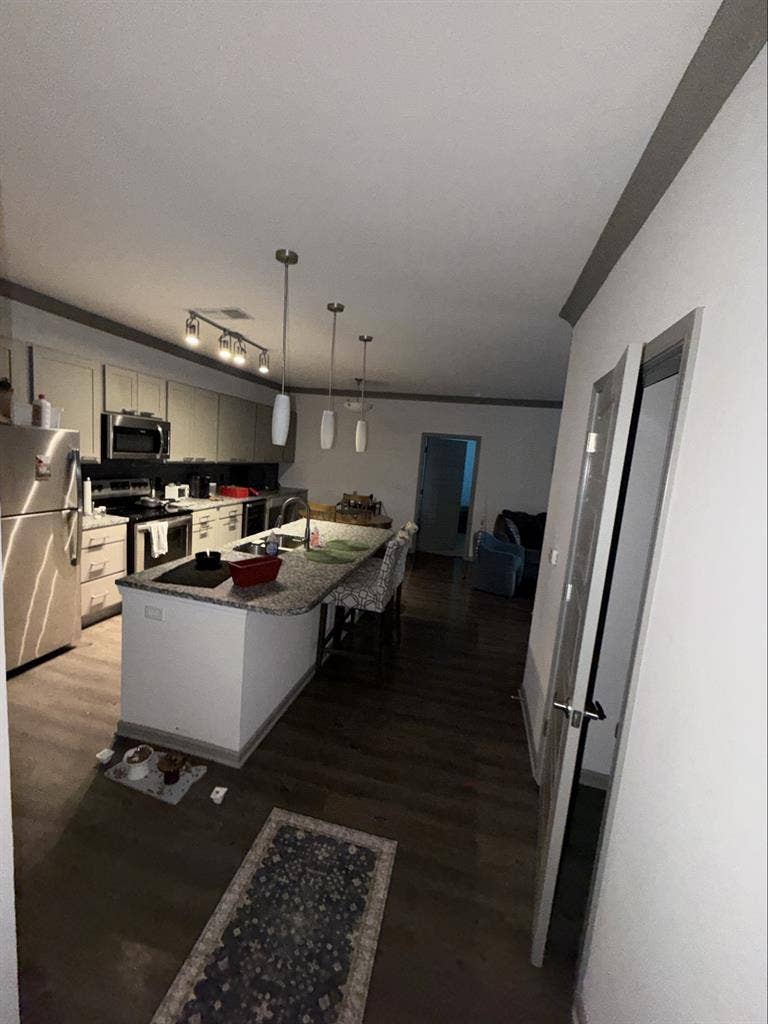 Looking for a Roommate for Jan 2027
