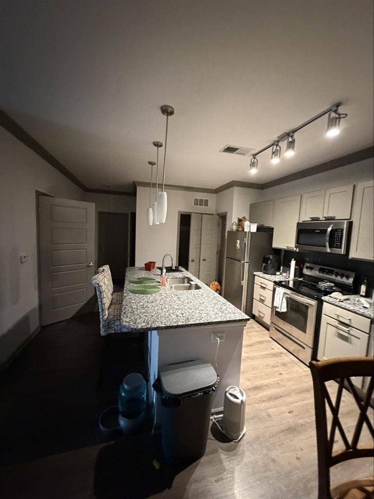 Looking for a Roommate for Jan 2027