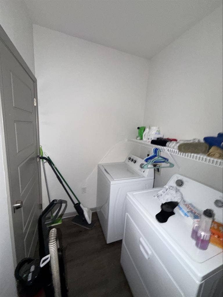 Looking for a Roommate for Jan 2027
