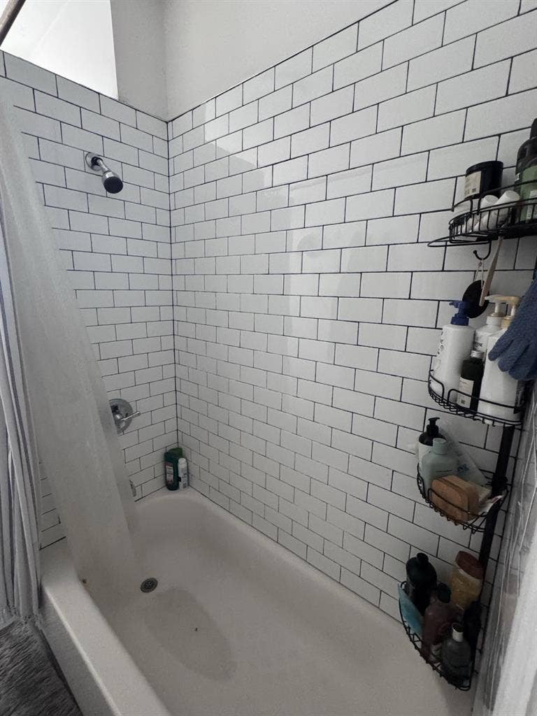 3bd/1bth; Sept 1st; 32F & 28M