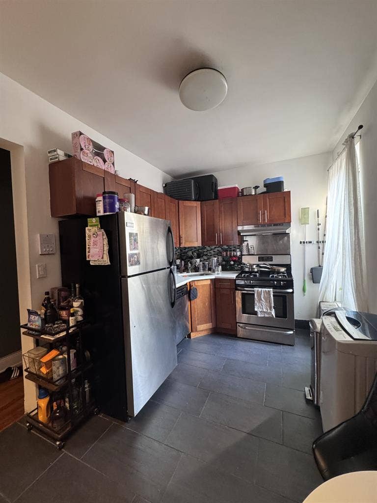 3bd/1bth; Sept 1st; 32F & 28M