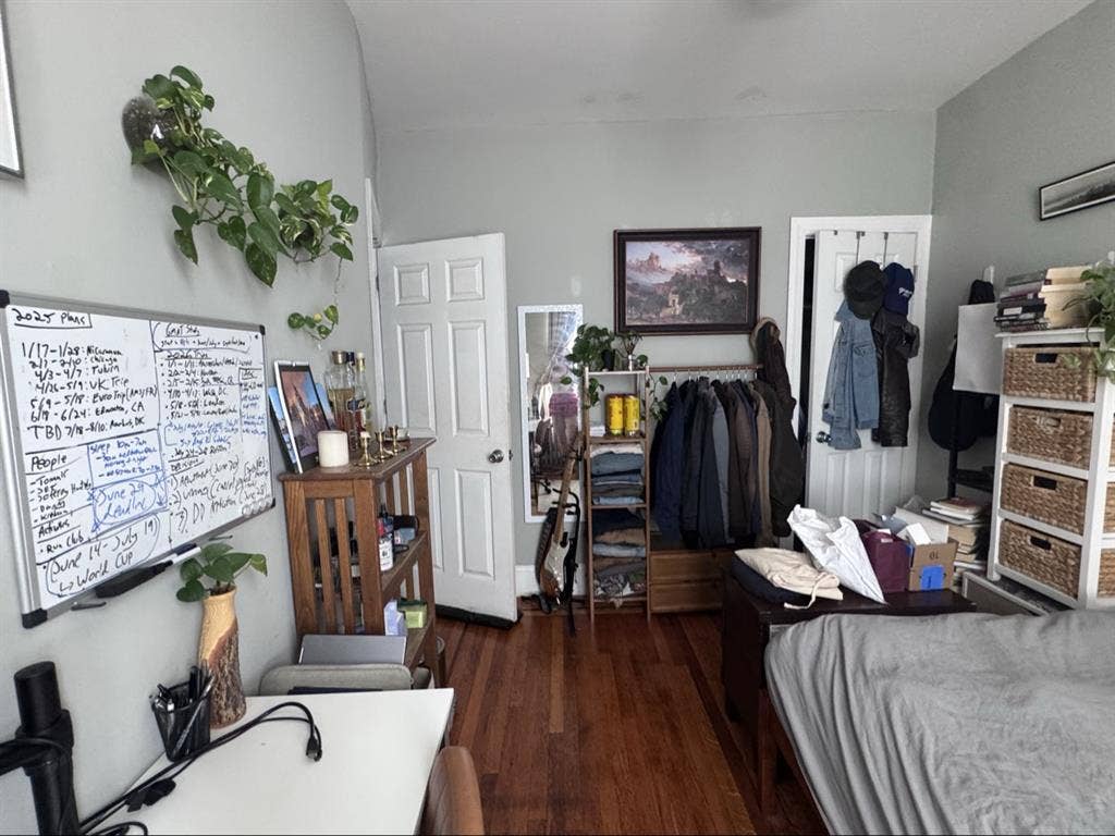 3bd/1bth; Sept 1st; 32F & 28M