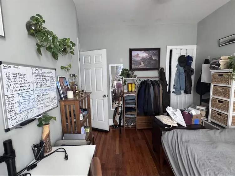 3bd/1bth; Sept 1st; 32F & 28M