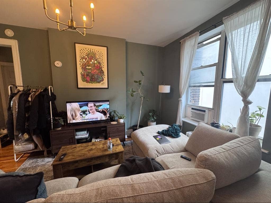 3bd/1bth; Sept 1st; 32F & 28M