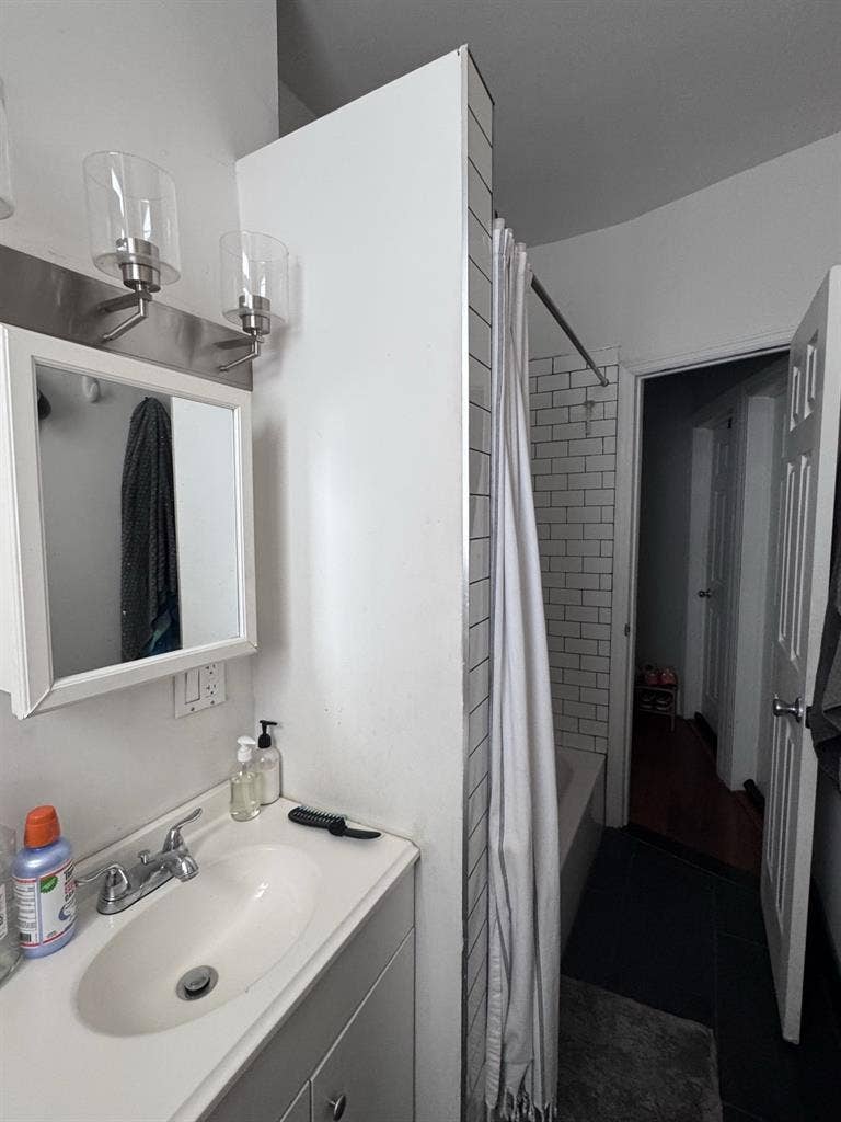 3bd/1bth; Sept 1st; 32F & 28M