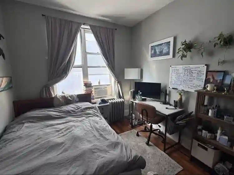 3bd/1bth; Sept 1st; 32F & 28M