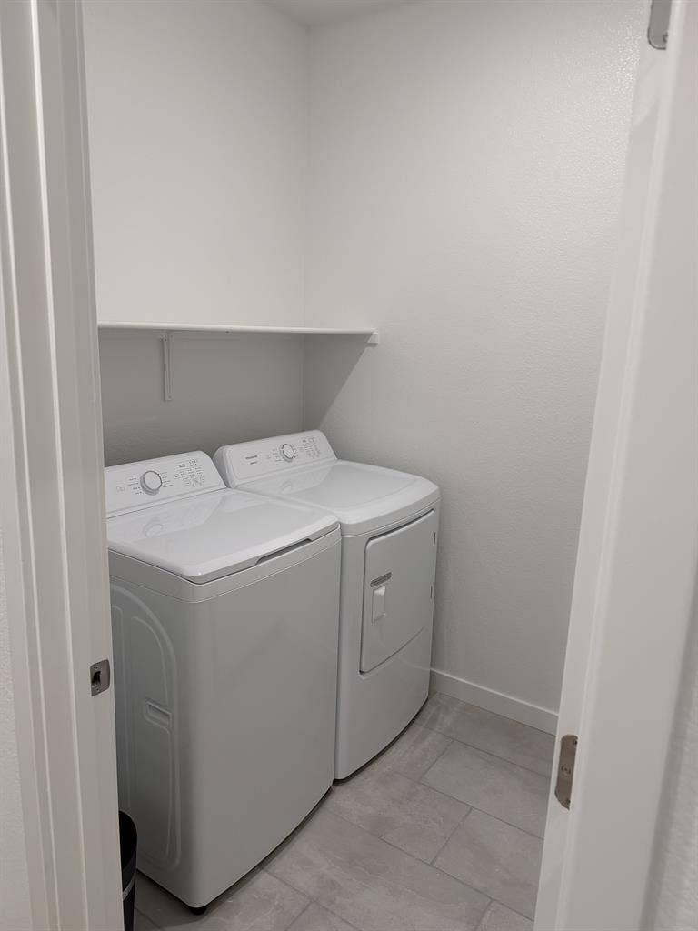Room w Private bath, utilities incl