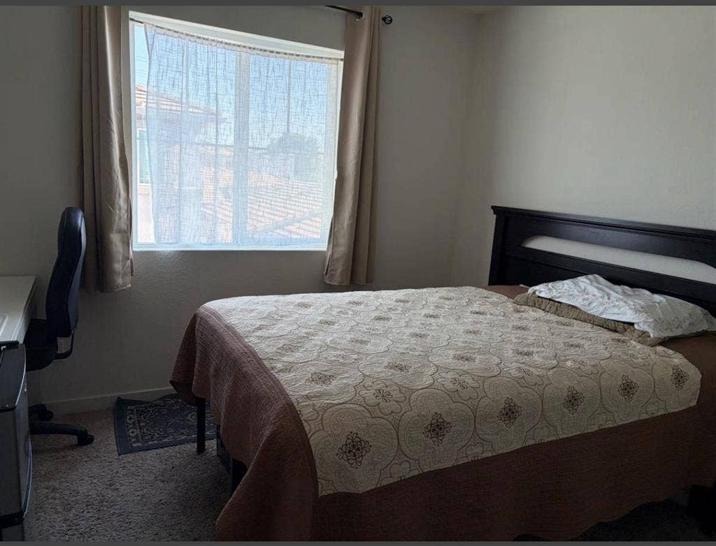 Renting a bedroom available now