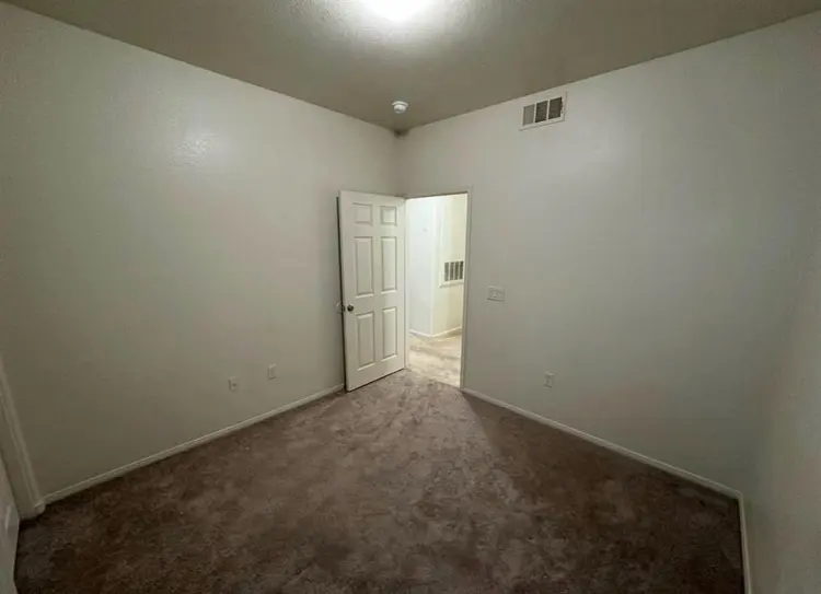 Summerlin. Quiet home. Very clean.