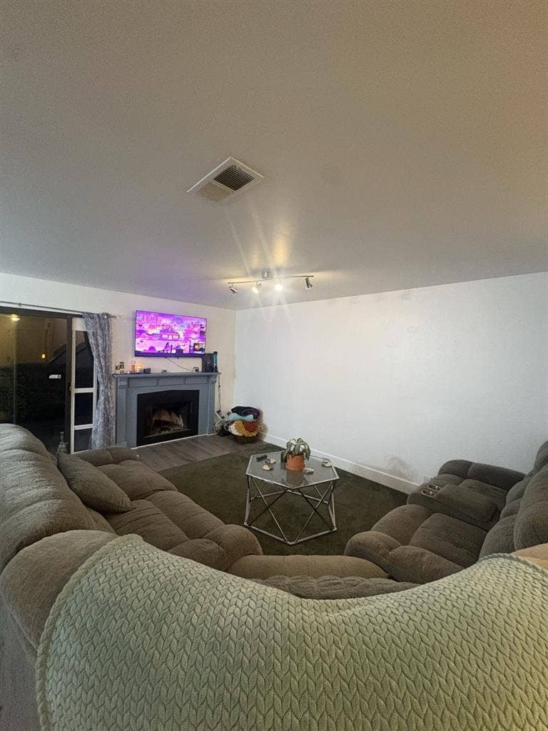 Room for rent in la costa carlsbad!
