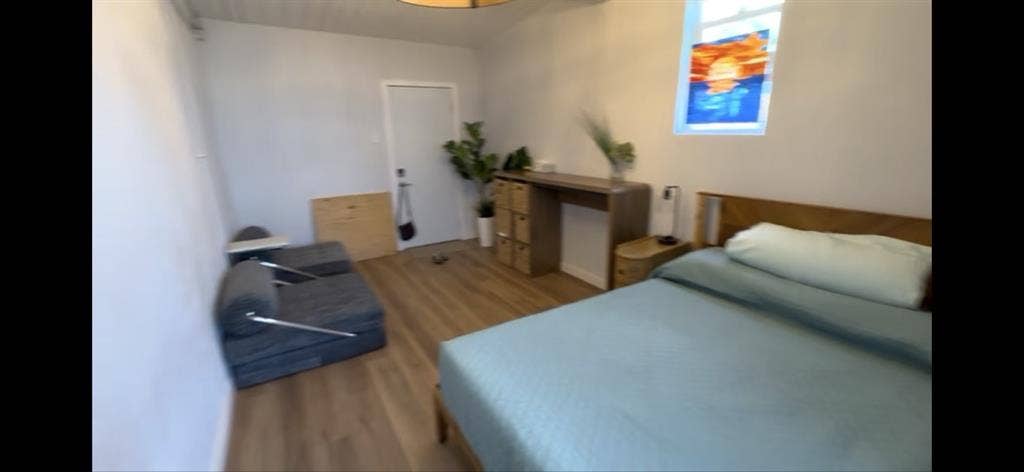$1,155 private bath & entrance