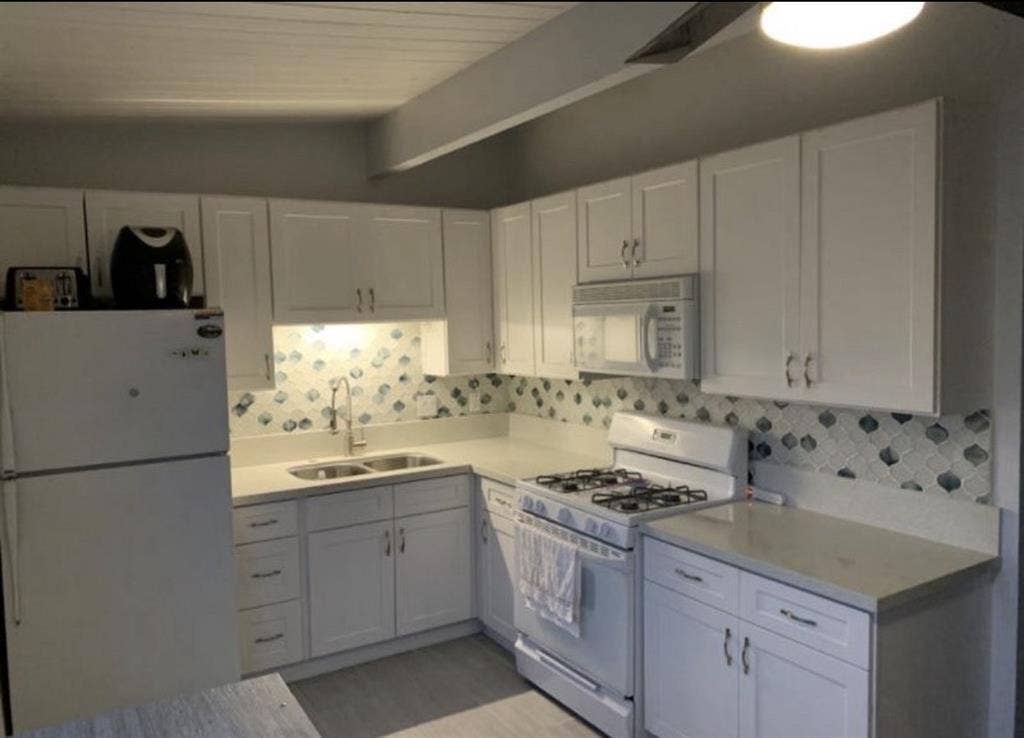 $1,155 private bath & entrance