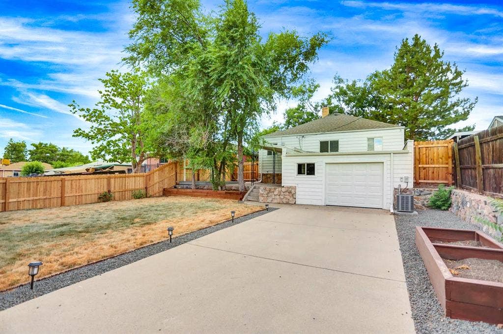 3 BR in Denver