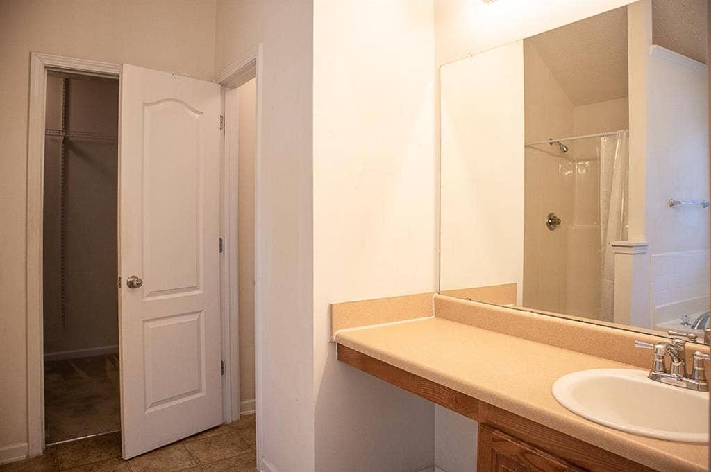 5 BR in College Park