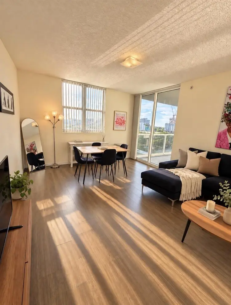 Looking for a female roommate